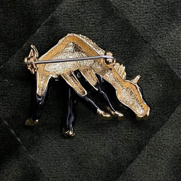 Vintage giraffe enamel brooch - black, gold, green eye - Picture 3 of 4